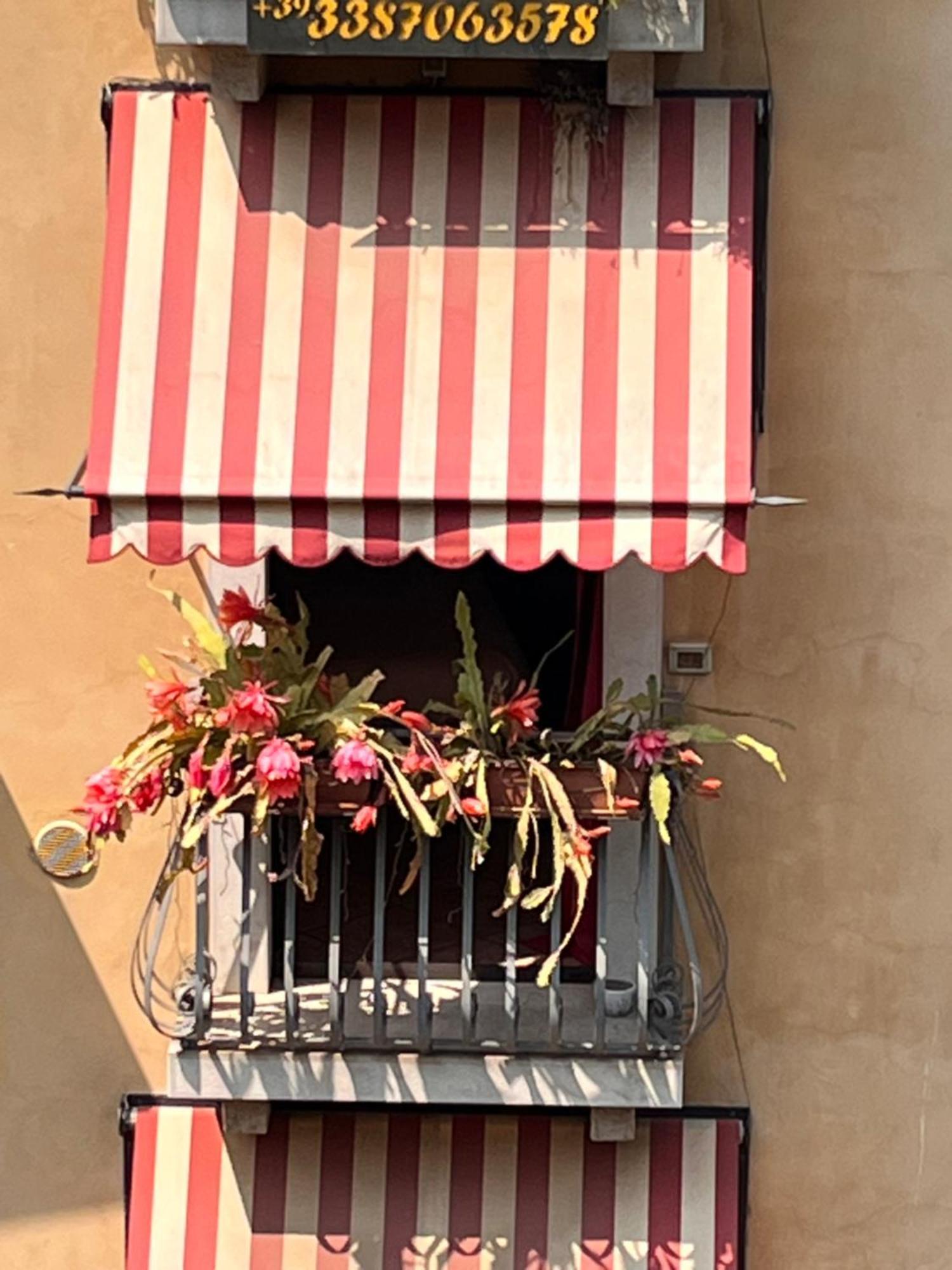 The Queen Tower Desenzano del Garda Exterior photo
